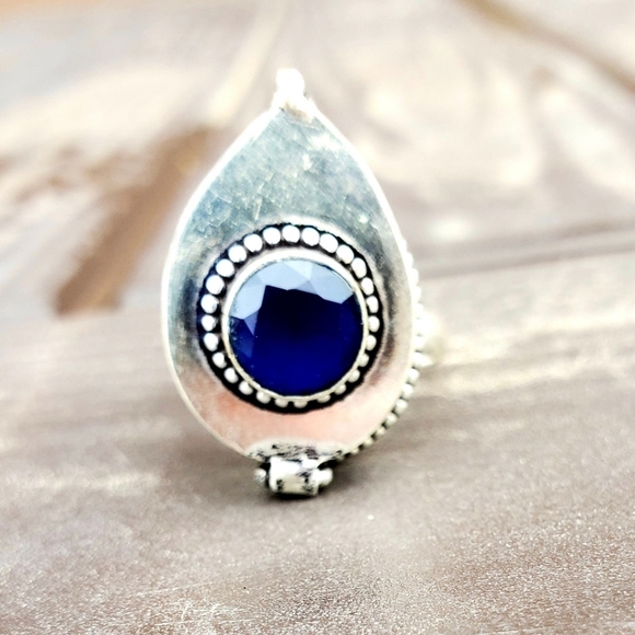New Blue Sapphire 925 Silver Poison Ring. - Picture 9 of 15
